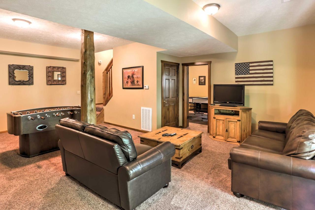 With Game Room, Near Silver Dollar * Branson